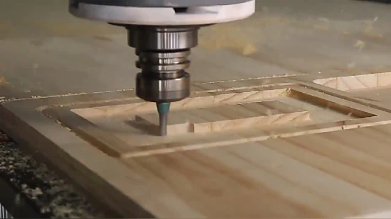 木製家具を加工するための CNC 合板および木材フライス盤